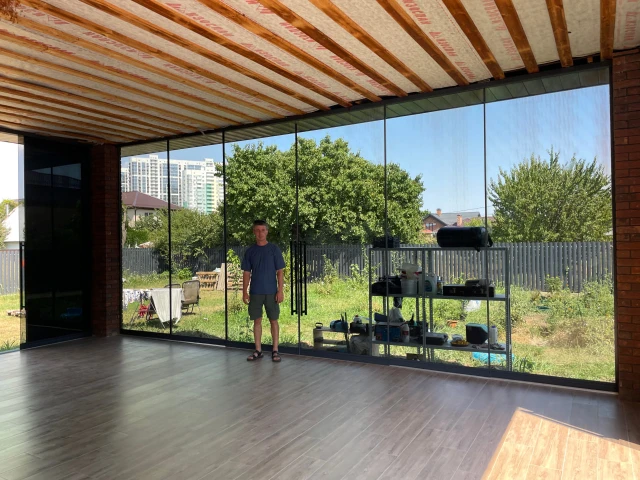 Как подготовить помещение к установке безрамного остекления?