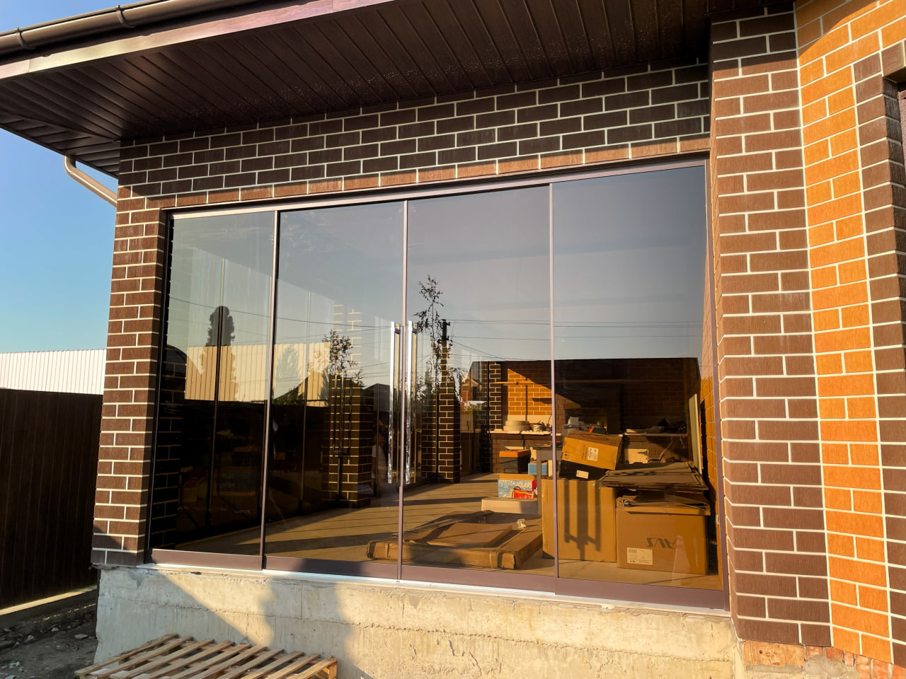 Безрамное остекление веранды