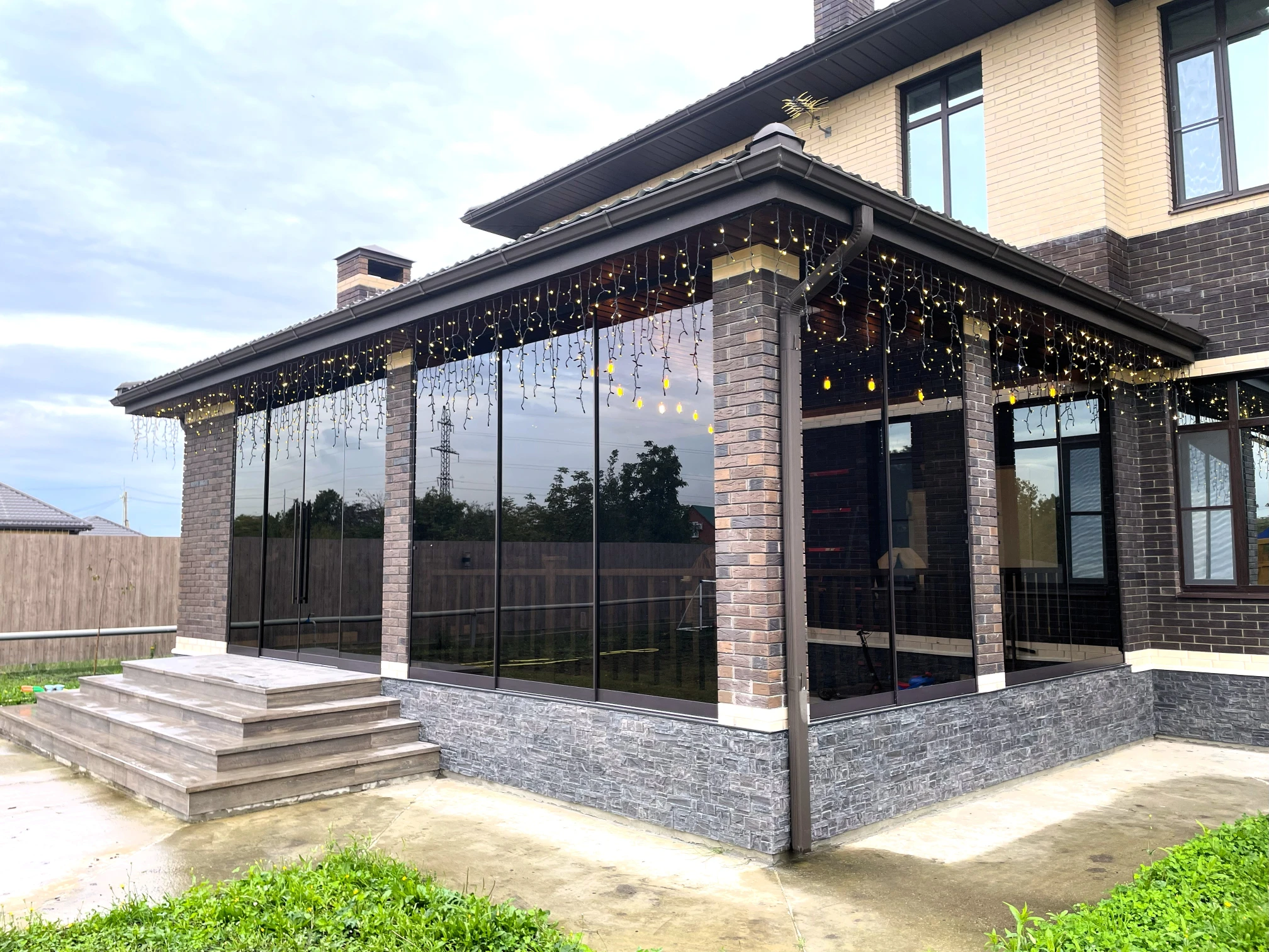 Безрамное остекление террасы