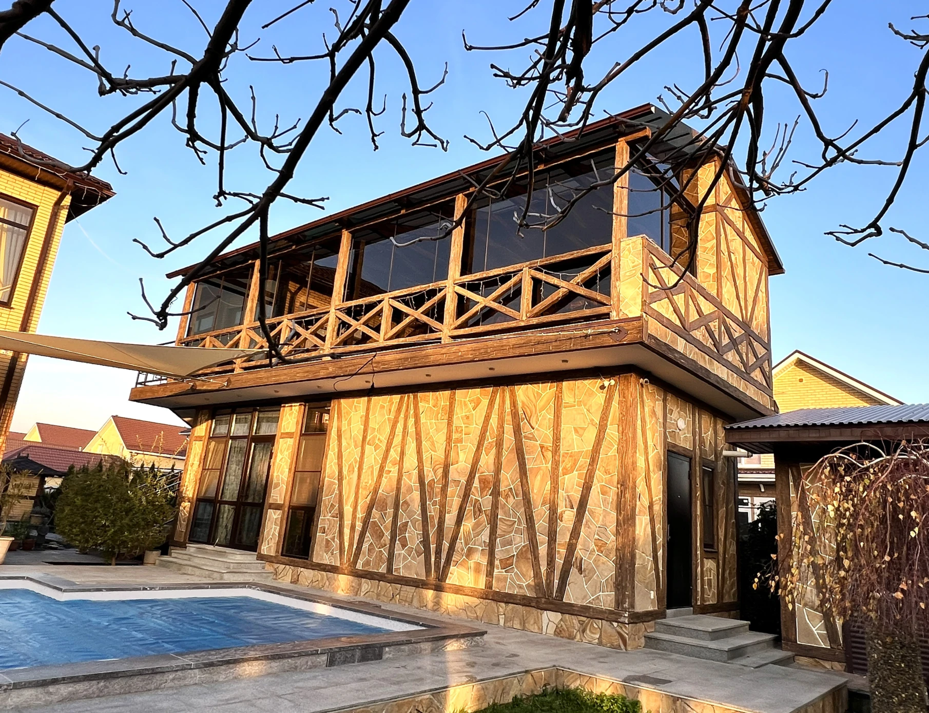 Безрамное остекление веранды