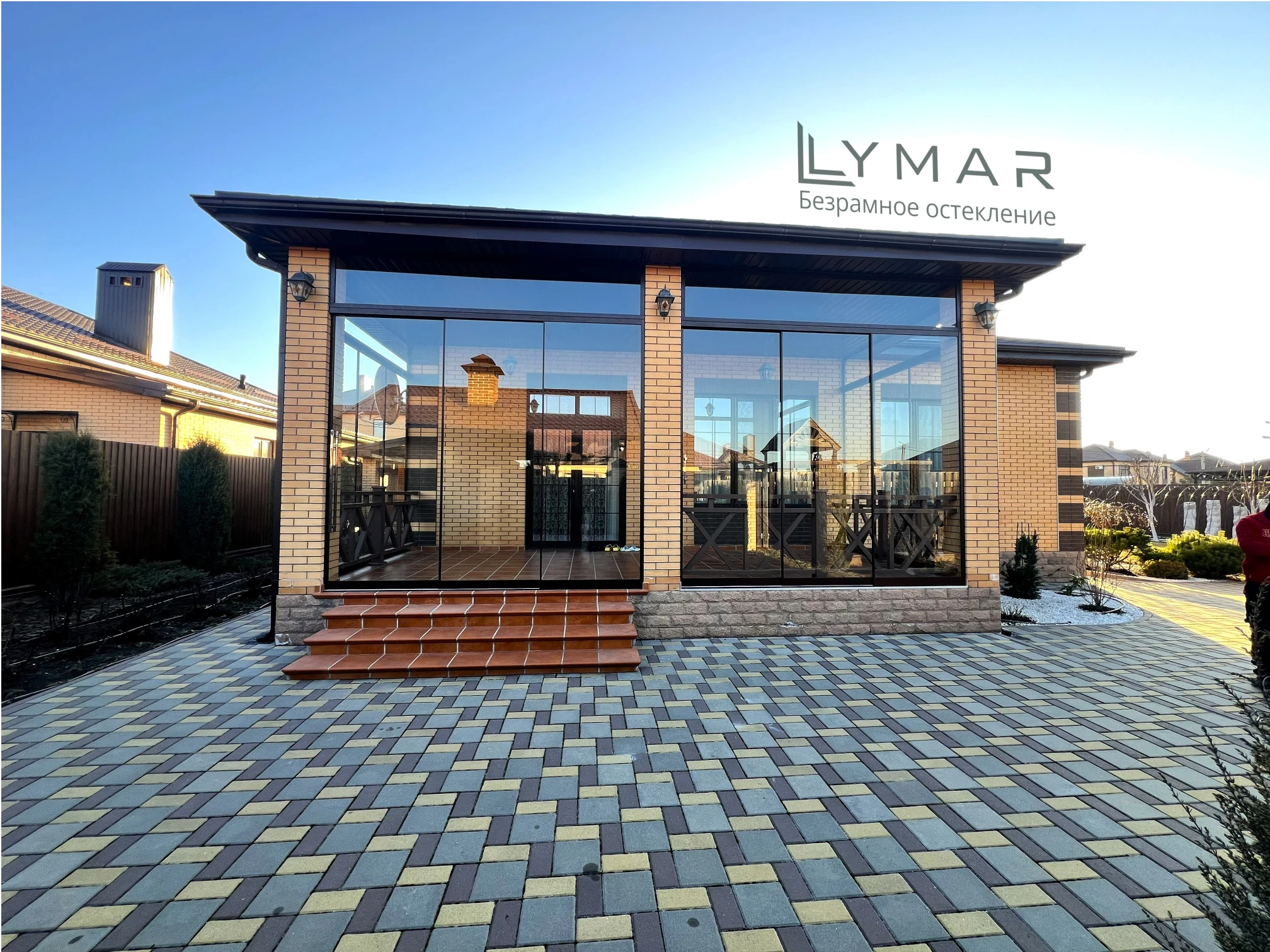 Безрамное остекление террасы